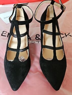 Black Pointed T-Strap Block Heel